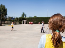 Scholen en kinderopvang Westerbork zijn klaar met hangjongeren op het plein